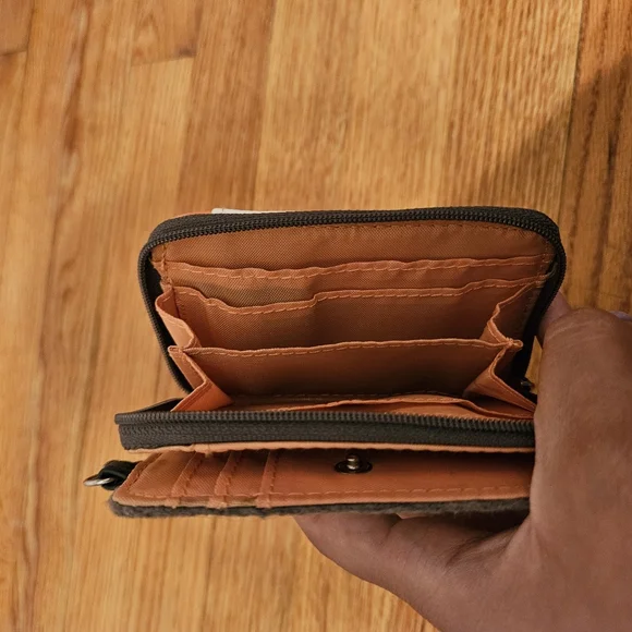 STAR WARS PORG BUNDLE: Wallet Popsocket, & Keychain - Picture 6 of 10